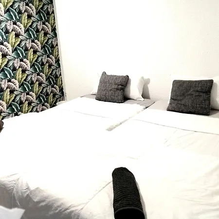 Hostel La Marina
