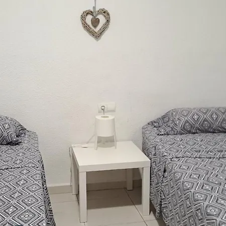 Hostel La Marina *